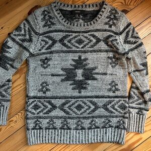 FOREVER 21 Black and Gray Aztec Patterned Sweater medium